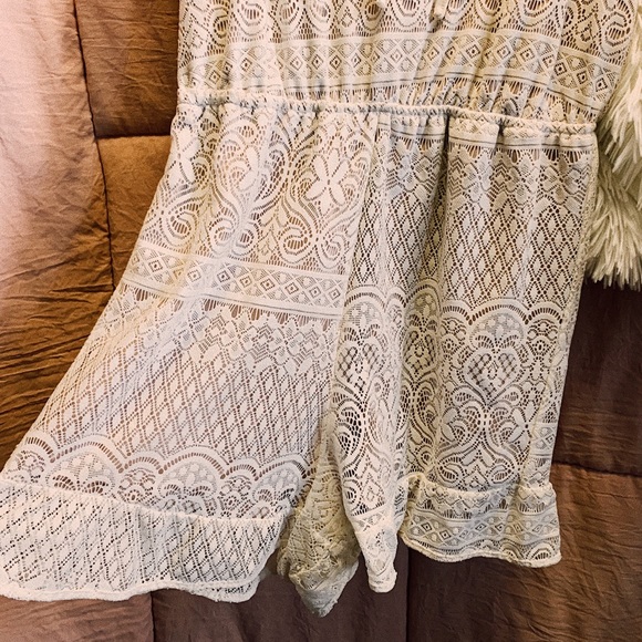 CREAM LACE ROMPER - Picture 2 of 4
